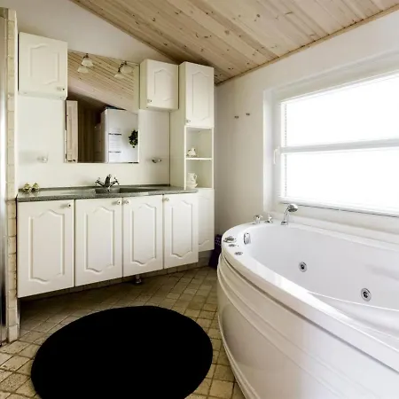 Holiday home Akima - 700m From The Sea In Ne Jutland By Interhome